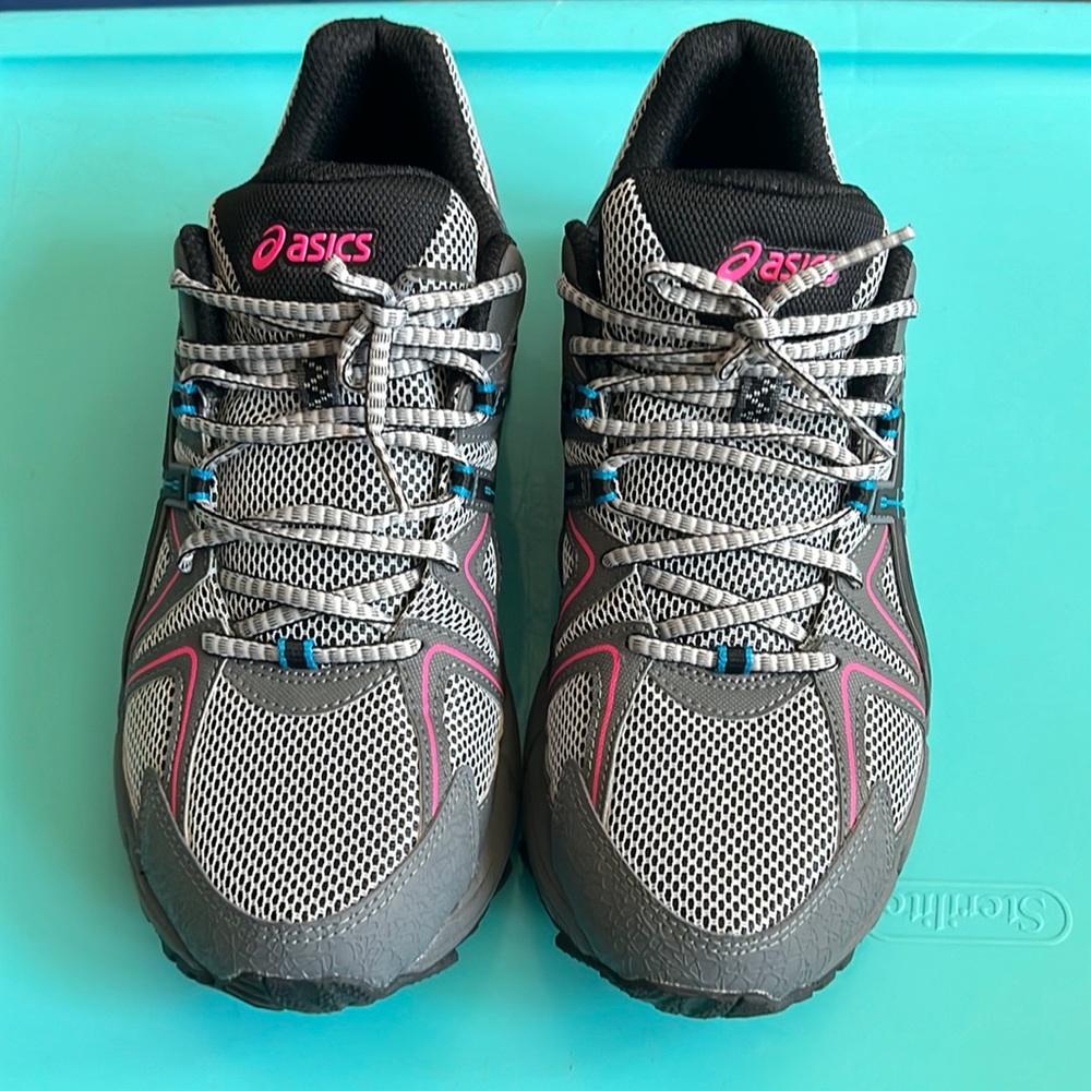 ASICS Women’s Gel Kahana Running Shoe. Size 11
